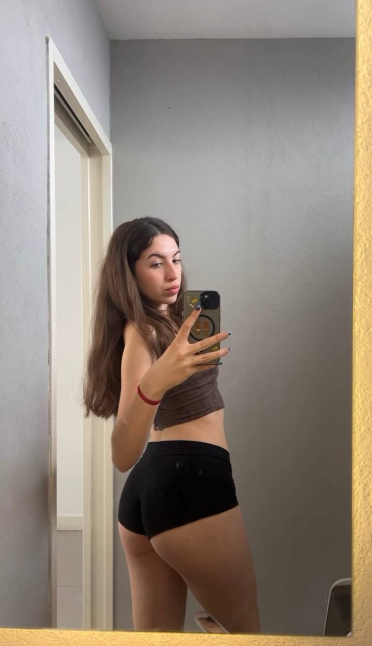 Amber in her underwear in Hamheung