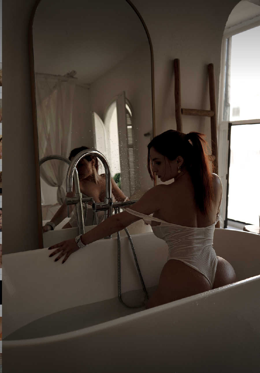 A playful frame from Miranda Faith nude — online in Hamheung