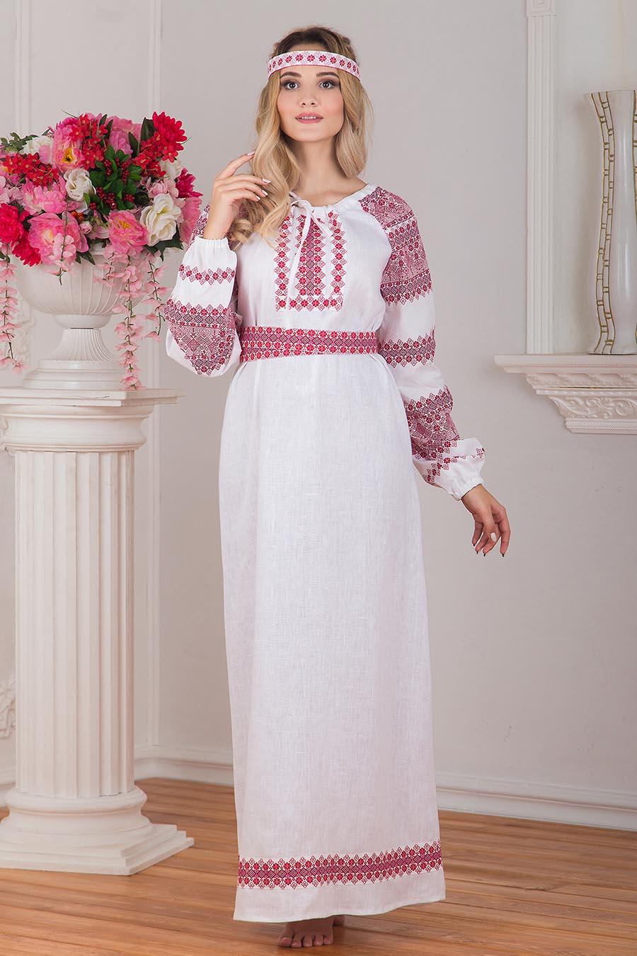 Women in Slavic costumes in Hamheung