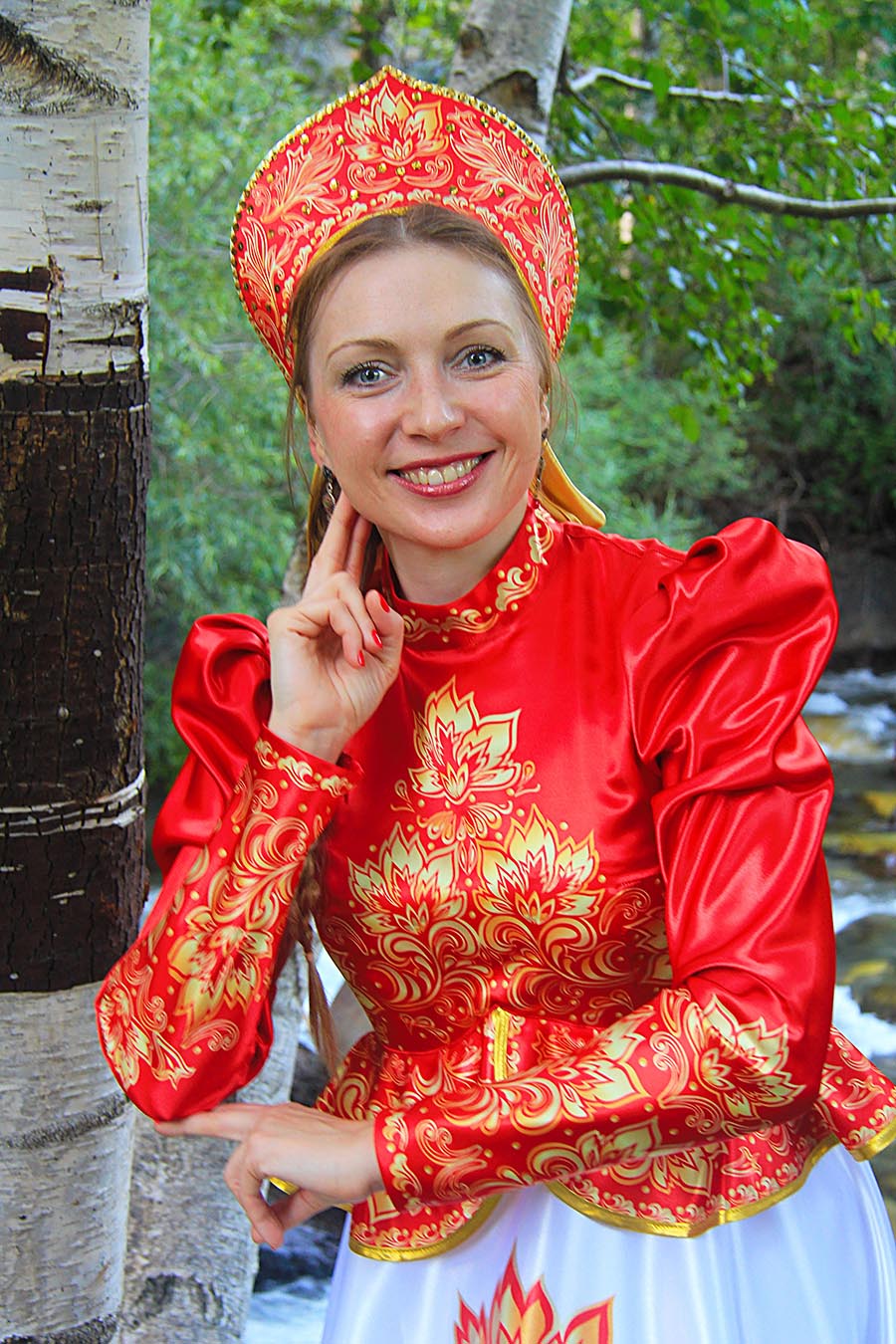 Women in Slavic costumes in Hamheung