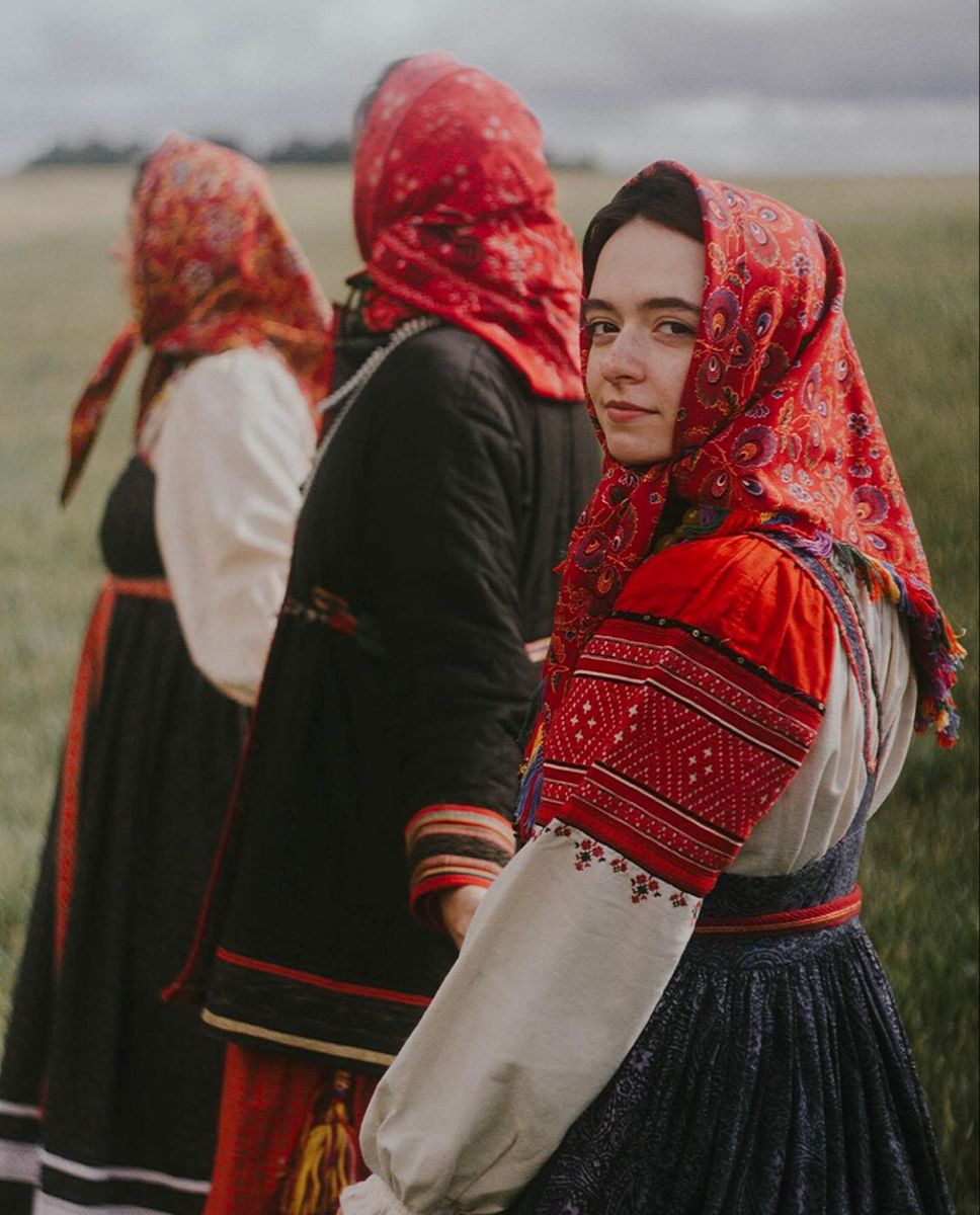 Women in Slavic costumes in Hamheung