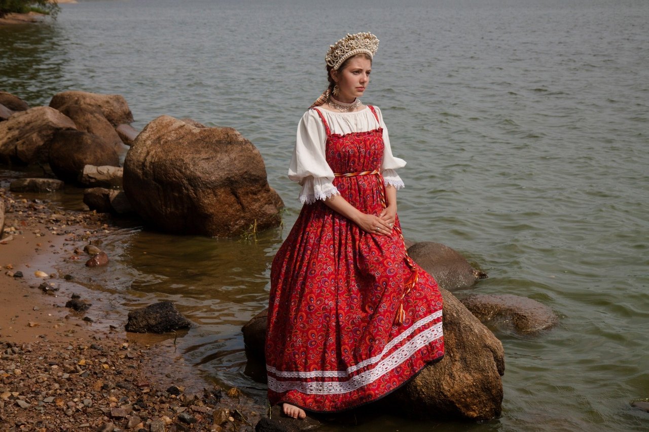 Women in Slavic costumes in Hamheung