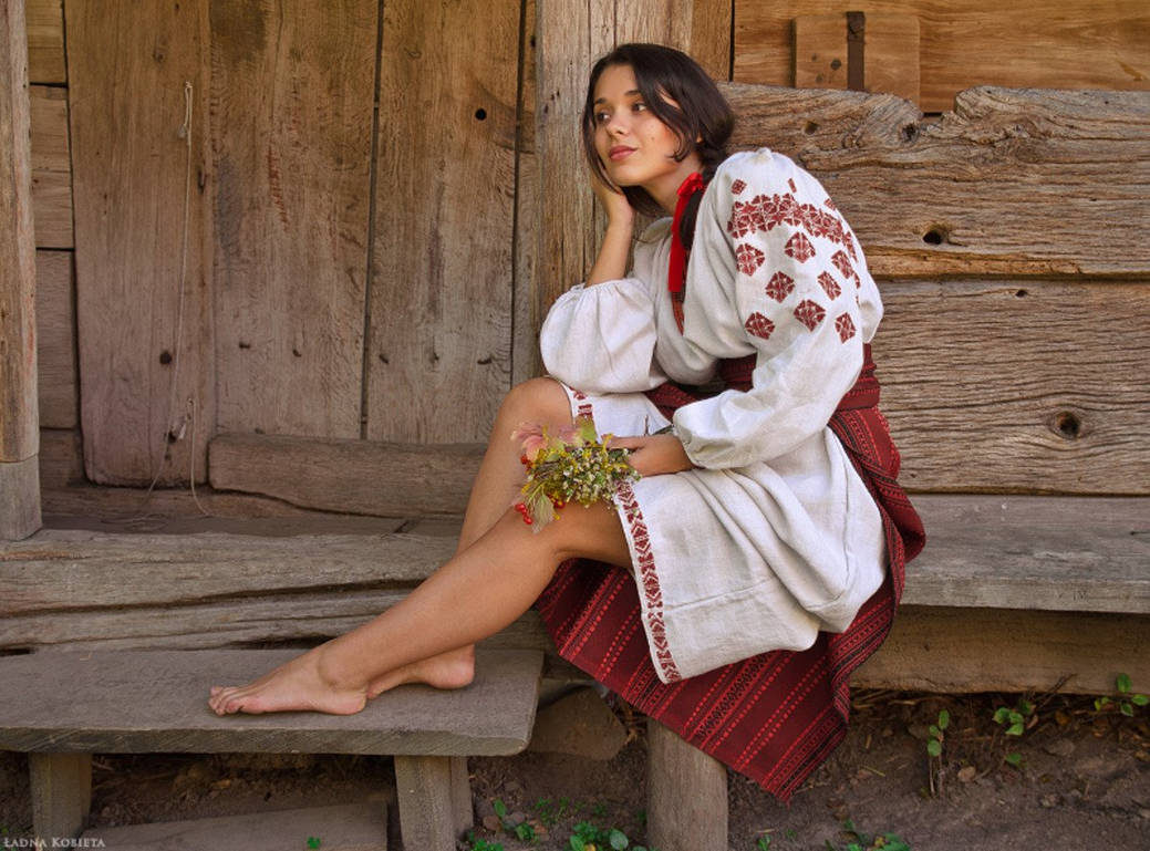 Women in Slavic costumes in Hamheung
