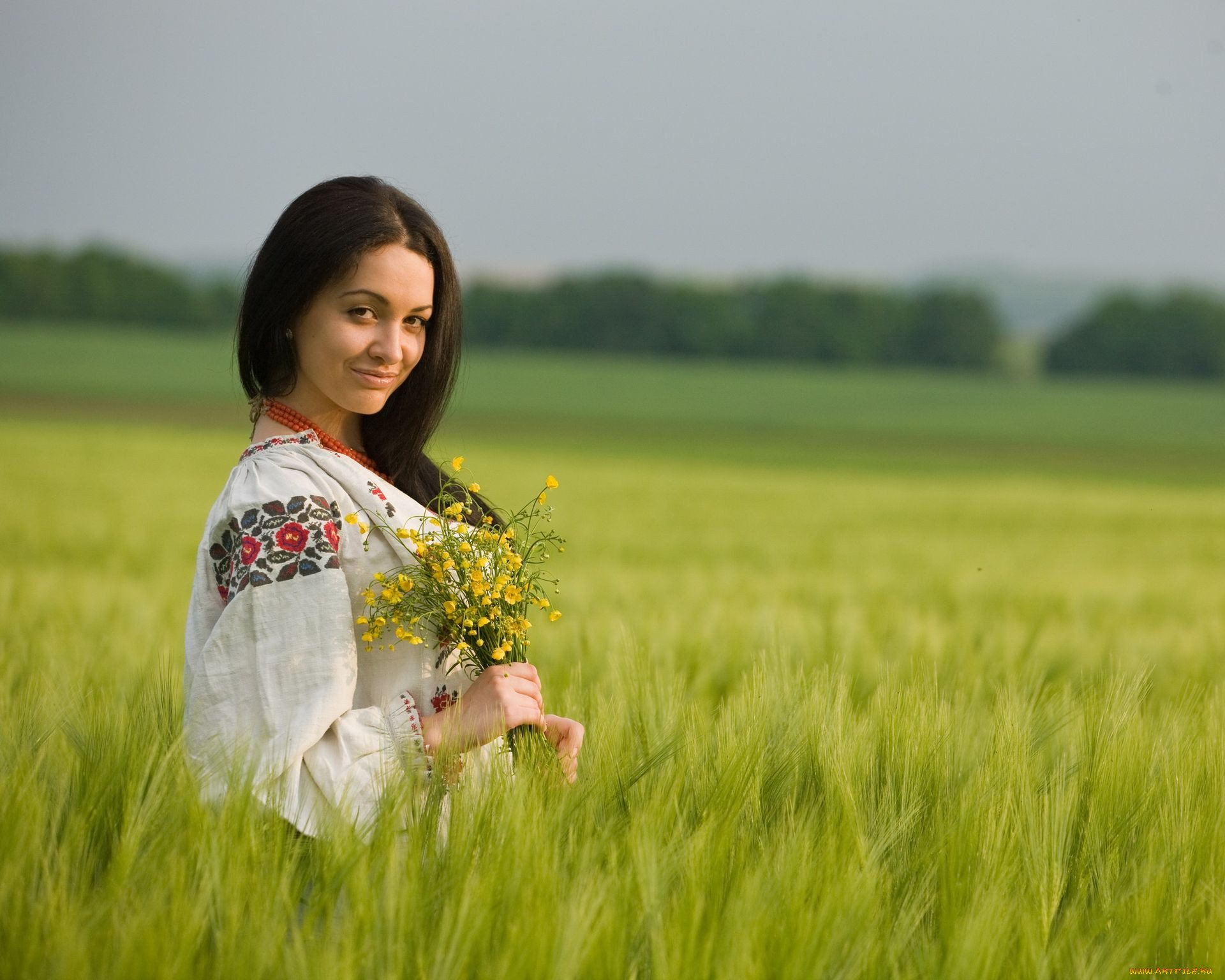 Women in Slavic costumes in Hamheung