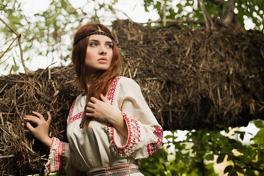 Women in Slavic costumes in Hamheung