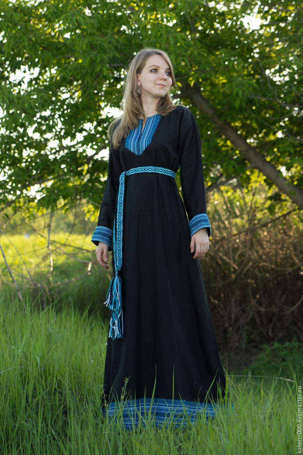 Women in Slavic costumes in Hamheung