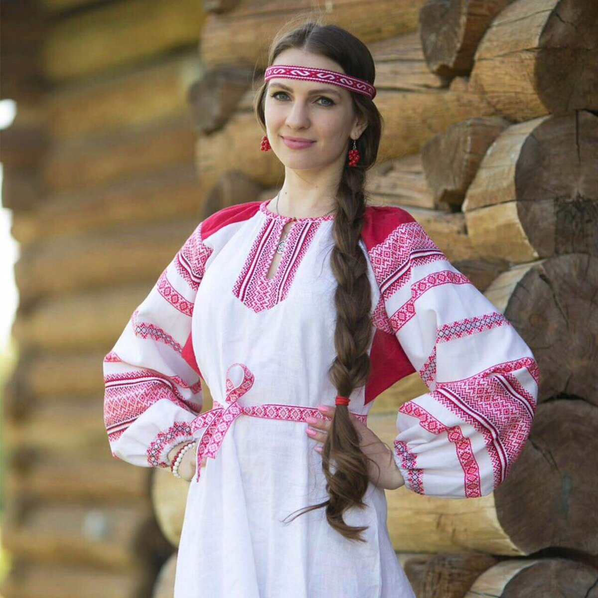 Girls in Slavic costumes in Hamheung