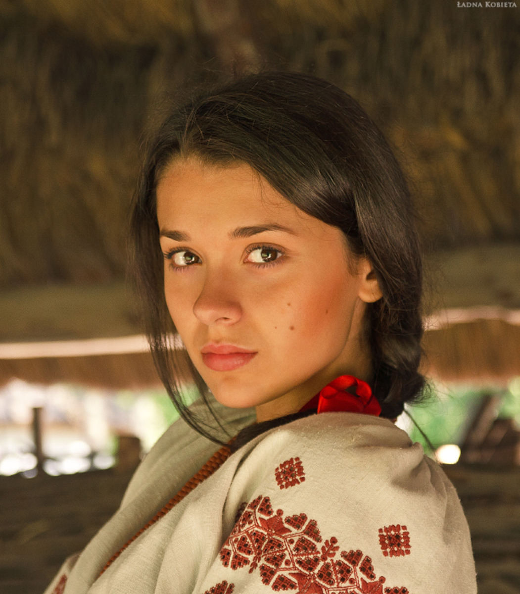 Girls in Slavic costumes in Hamheung