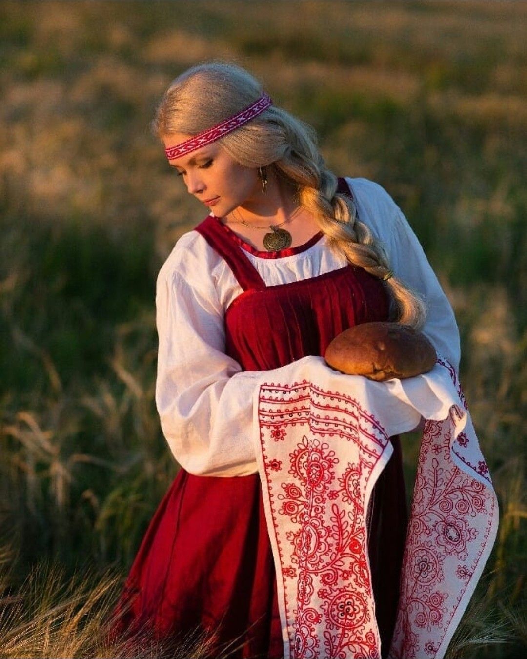 Girls in Slavic costumes in Hamheung