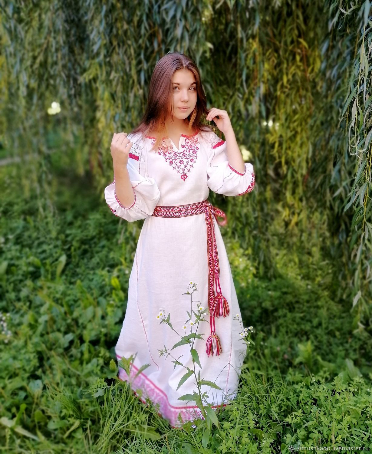 Girl Girls in Slavic costumes in Hamheung
