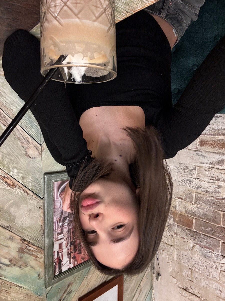 Fresh photos, fresh mood — Tina online in Hamheung